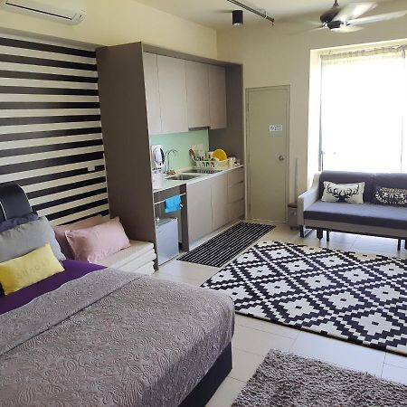 Mufasa Suites At Tamarind Suites With Wifi Netflix Coway Level 8 Cyber Dzsaja Kültér fotó